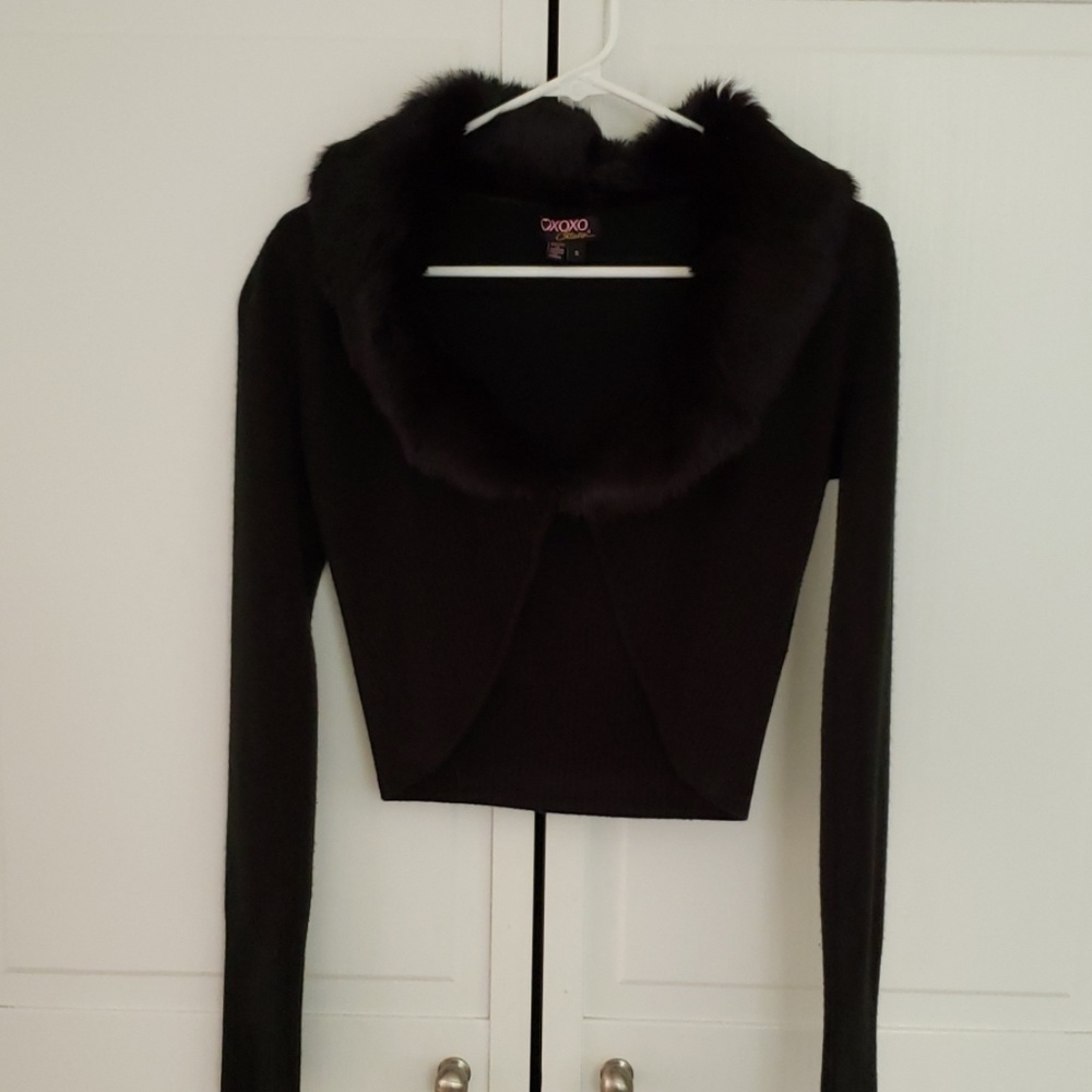 Black sweater with faux fur. Size Sma